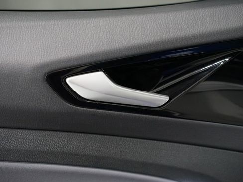 Used 2021 Volkswagen ID.4 Pro S w/ Gradient Package image 28