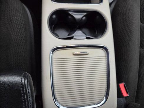 Used 2016 Dodge Grand Caravan SXT w/ Rear Park Assist Package FWD image 28