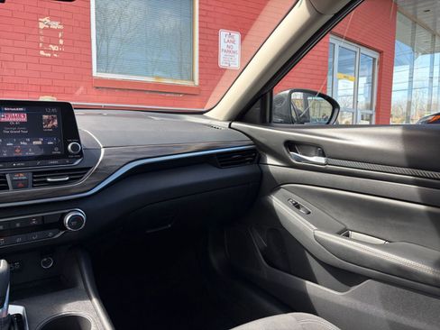 Used 2025 Nissan Altima 2.5 SV image 35