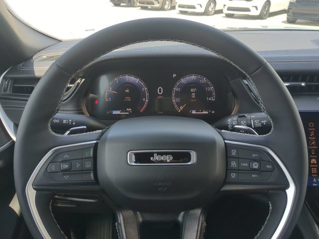 New 2027 Jeep Grand Cherokee Limited RWD image 31