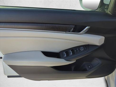 Used 2019 Honda Accord EX image 10