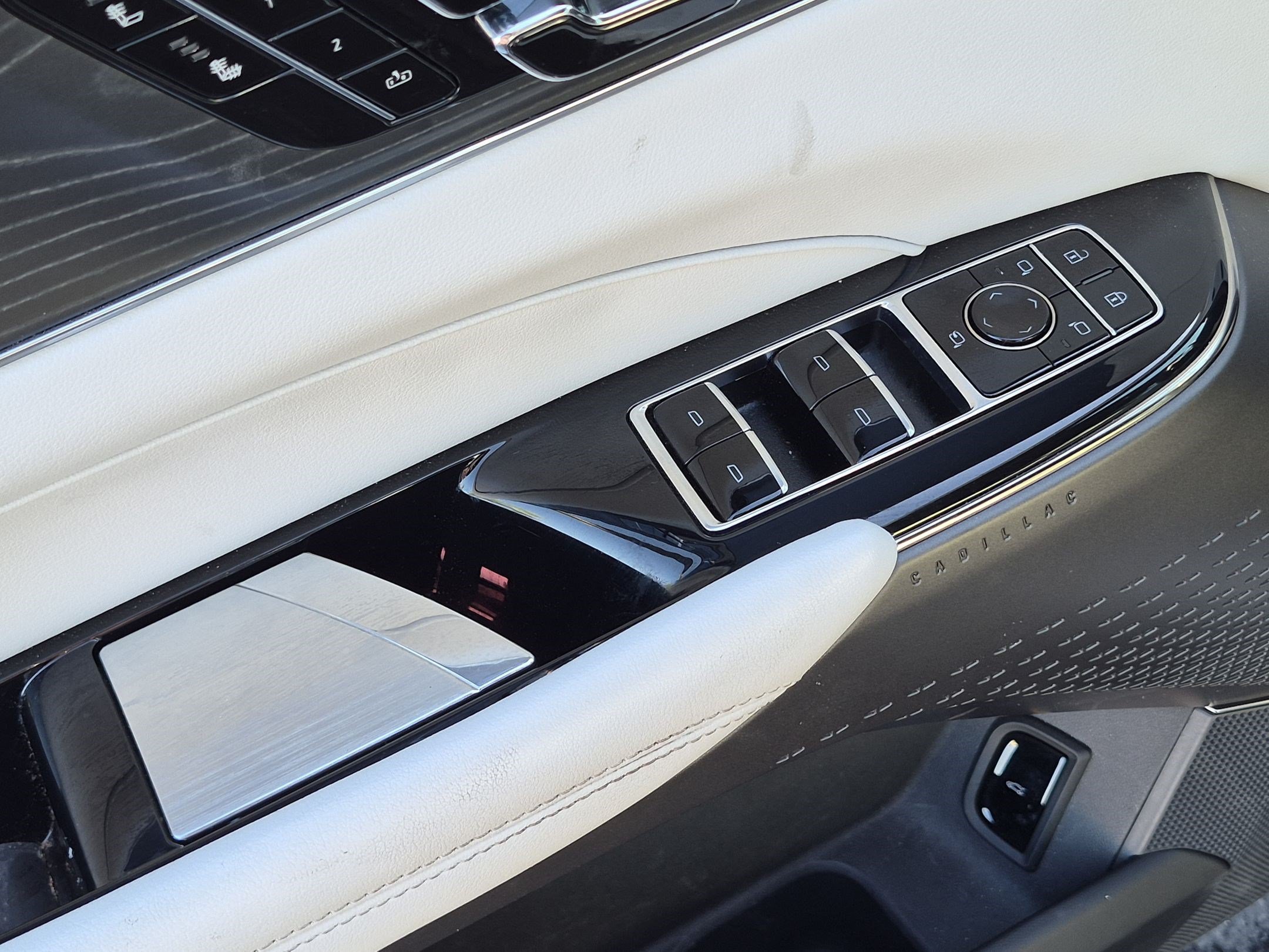Used 2024 Cadillac Lyriq Luxury RWD image 15