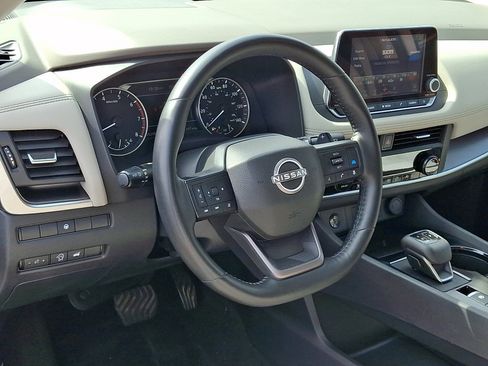 Used 2025 Nissan Rogue SV AWD/4WD image 25