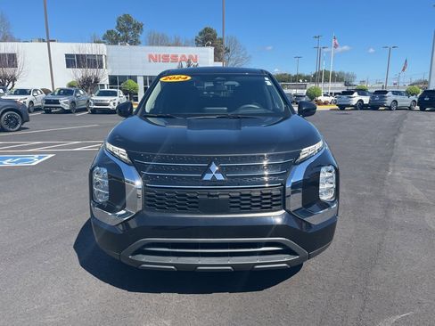Used 2024 Mitsubishi Outlander ES image 8
