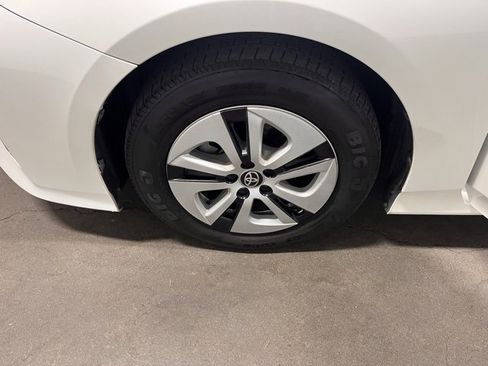 Used 2016 Toyota Prius Four image 29