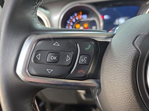 Used 2018 Jeep Wrangler Unlimited Sahara AWD/4WD image 15