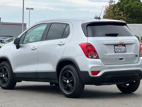 Used 2022 Chevrolet Trax LS w/ Tint and Cruise Package FWD image 7