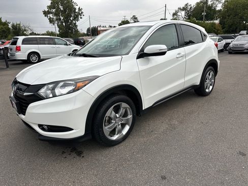 Used 2017 Honda HR-V EX image 7
