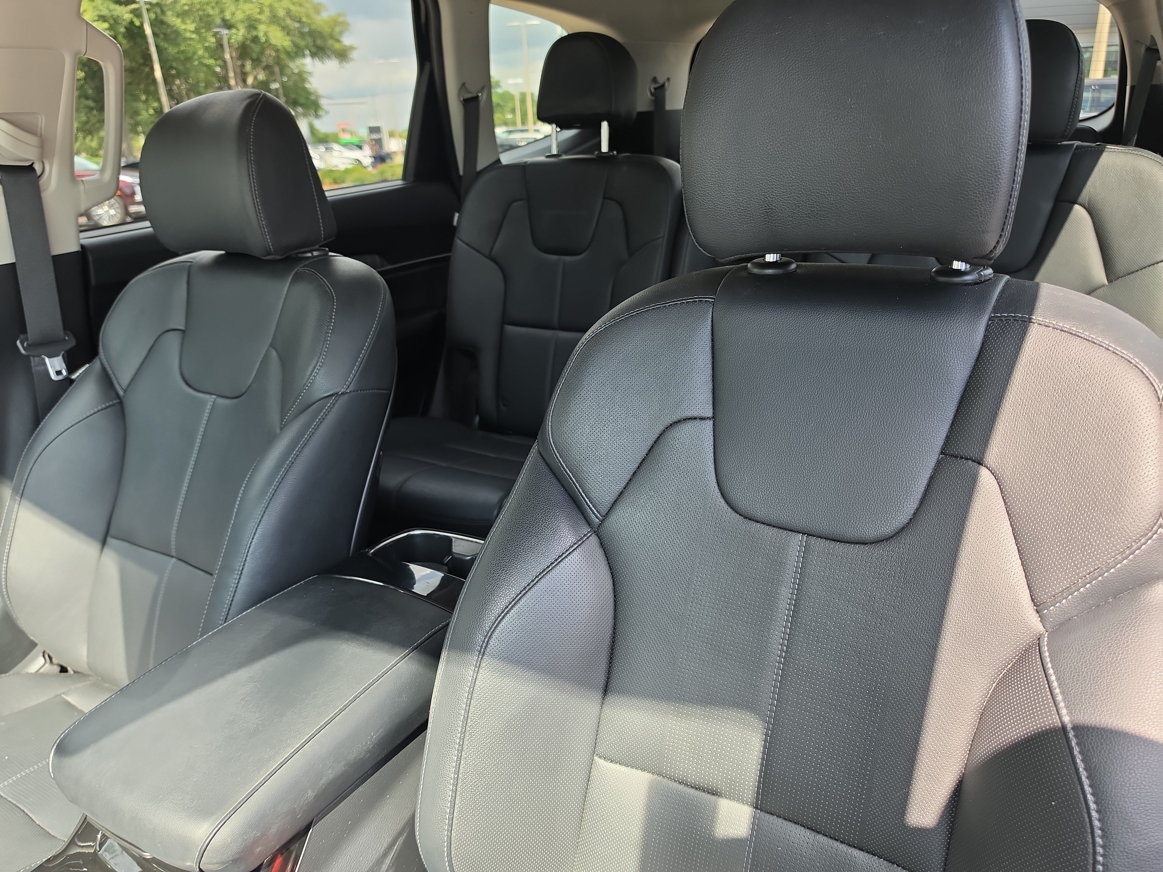 Used 2023 Kia Telluride EX w/ EX Captain's Chair Package AWD/4WD image 23