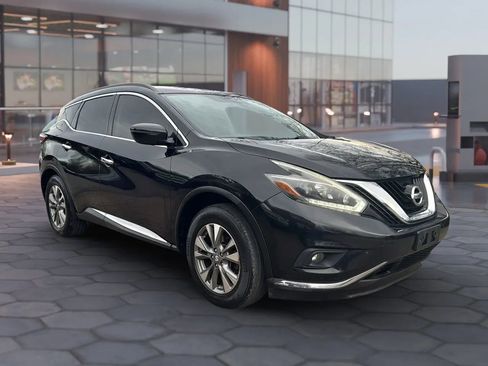 Used 2018 Nissan Murano SV image 3