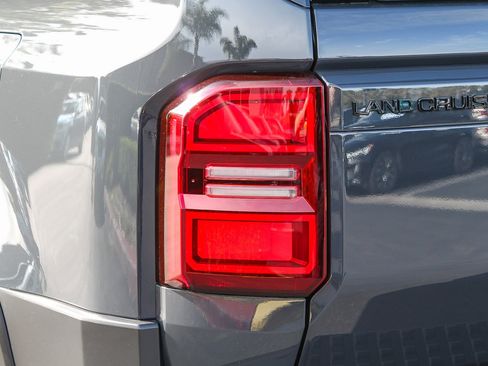 Used 2025 Toyota Land Cruiser image 9