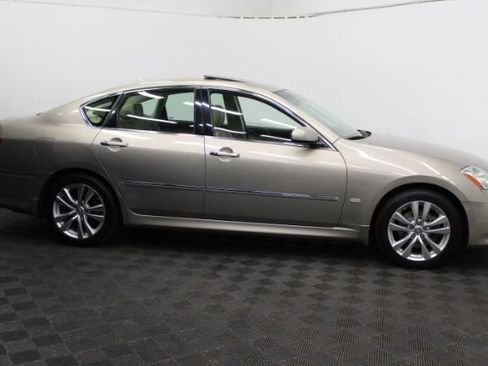 Used 2010 INFINITI M35 w/ Technology Pkg RWD image 4