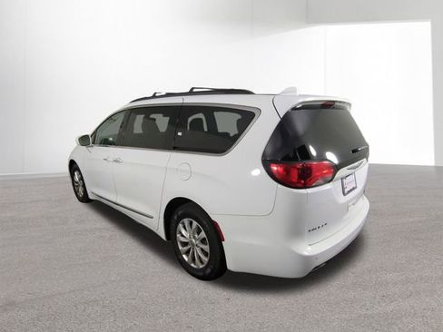 Used 2017 Chrysler Pacifica Touring-L image 34