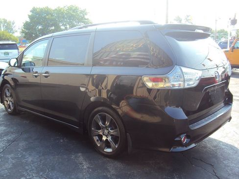 Used 2016 Toyota Sienna SE Premium FWD image 4
