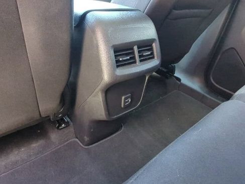 Used 2024 Chevrolet Equinox LT FWD image 25