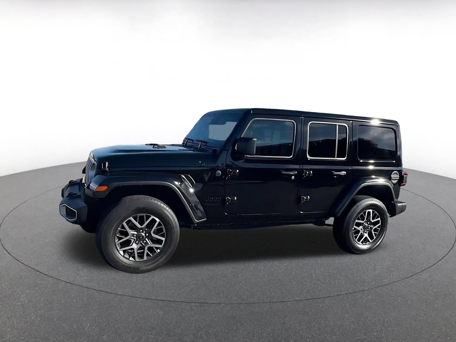 Used 2025 Jeep Wrangler Unlimited Sahara AWD/4WD image 3