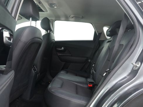 Used 2017 Kia Niro EX image 17