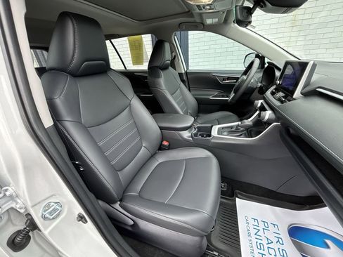 Used 2025 Toyota RAV4 XLE Premium FWD image 27