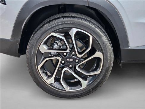 Used 2025 Chevrolet Trax RS w/ Driver Confidence Package FWD image 20