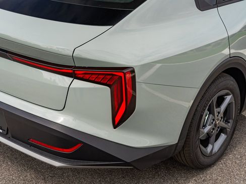 New 2026 Kia K4 FWD image 10