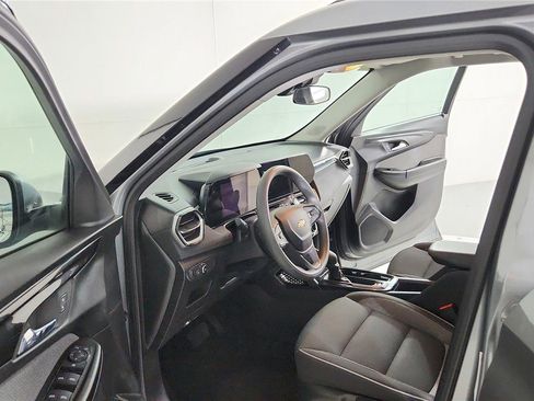 Used 2025 Chevrolet TrailBlazer LT FWD image 9