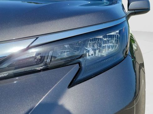Used 2024 Toyota Sienna XLE FWD image 9