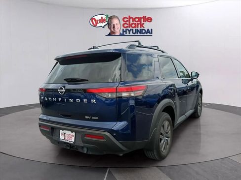 Used 2024 Nissan Pathfinder SV w/ SV Premium Package image 4