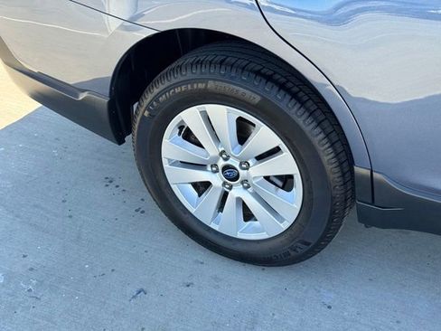 Used 2018 Subaru Outback 2.5i Premium AWD/4WD image 25