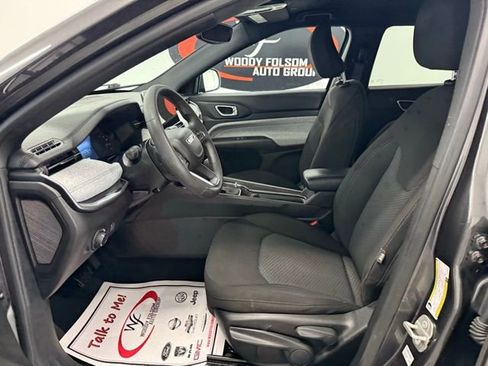 Used 2024 Jeep Compass Sport image 10