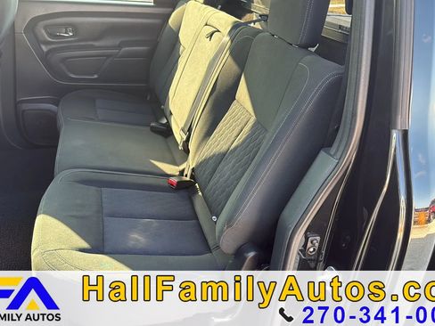 Used 2018 Nissan Titan SV w/ SV Convenience Package image 15