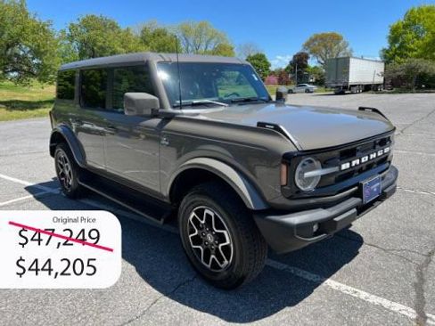 Used 2025 Ford Bronco Outer Banks AWD/4WD image 1