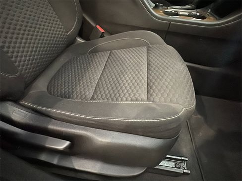 Used 2017 GMC Acadia SLE image 16