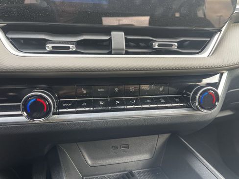 Used 2025 Chevrolet Equinox LT w/ Convenience Package II image 25