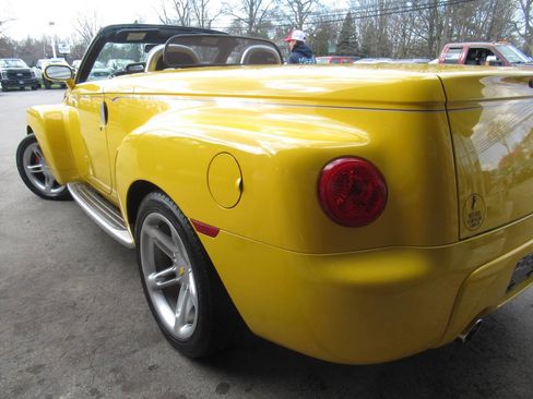 Used 2003 Chevrolet SSR w/ Preferred Equipment Group image 15