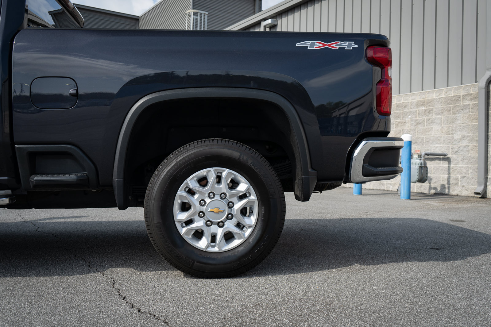 Used 2024 Chevrolet Silverado 2500 LTZ AWD/4WD image 6
