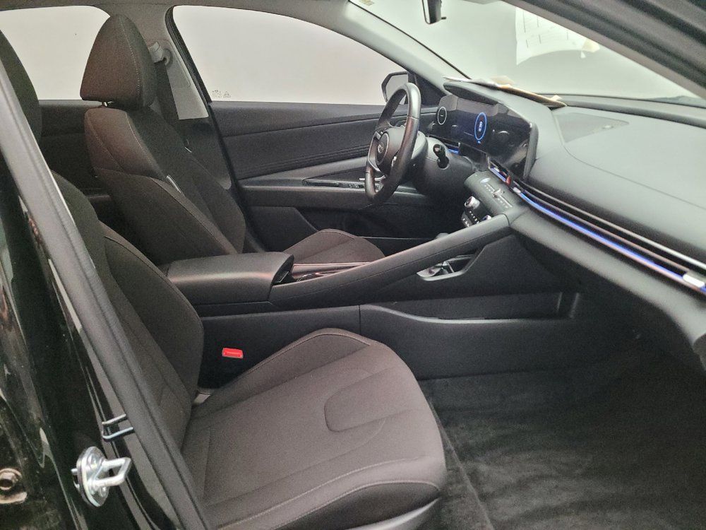 Used 2025 Hyundai Elantra SEL FWD image 21