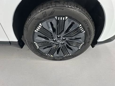 New 2025 Nissan Murano Platinum w/ Cargo Package AWD/4WD image 9