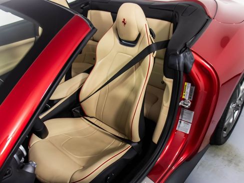Certified 2019 Ferrari Portofino image 6