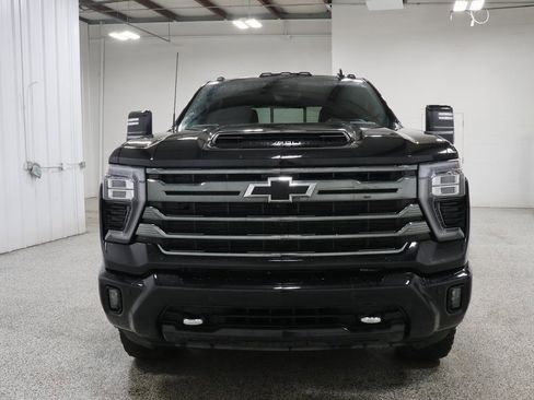 Used 2024 Chevrolet Silverado 2500 High Country w/ High Country Premium Package image 3