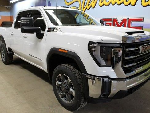 New 2026 GMC Sierra 2500 SLE AWD/4WD image 3