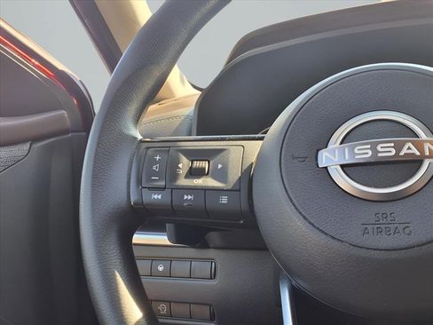 Used 2023 Nissan Rogue SV image 12