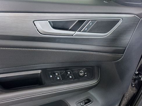 Used 2025 Volkswagen Atlas Cross Sport SE image 15