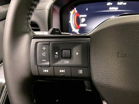 Used 2025 Nissan Rogue SL w/ Tech Package AWD/4WD image 18