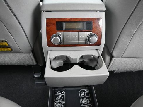 Used 2012 Toyota Highlander Limited image 18