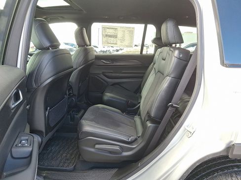 New 2025 Jeep Grand Cherokee L Altitude image 12