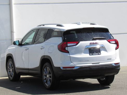 Used 2023 GMC Terrain SLT w/ Tech Package AWD/4WD image 5