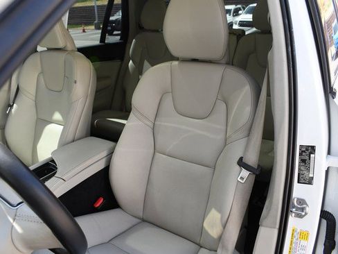 Used 2019 Volvo XC90 T5 Momentum image 17