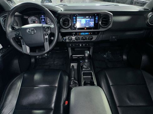 Used 2018 Toyota Tacoma SR image 33