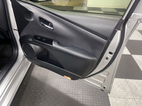 Used 2019 Toyota Prius LE image 25