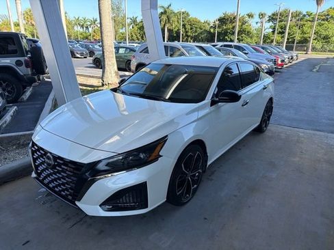 Used 2023 Nissan Altima 2.5 SR FWD image 5